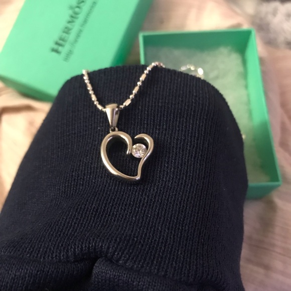 Beautiful elegant necklace - Picture 2 of 2